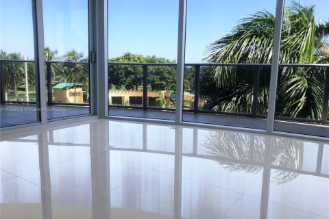 Condominio en venta en Miami, Florida, 3 dormitorios, 187.48 m2 № 1875478 - foto 3