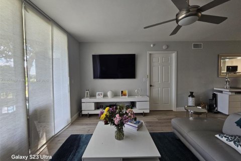 Condominio en venta en Tamarac, Florida, 2 dormitorios, 118.45 m2 № 1887296 - foto 30
