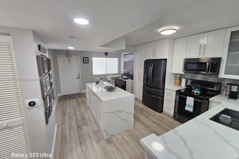 Condominio en venta en Tamarac, Florida, 2 dormitorios, 118.45 m2 № 1887296 - foto 28