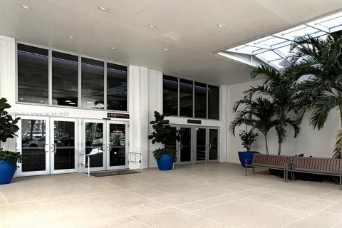 Condominio en venta en Tamarac, Florida, 2 dormitorios, 118.45 m2 № 1887296 - foto 3