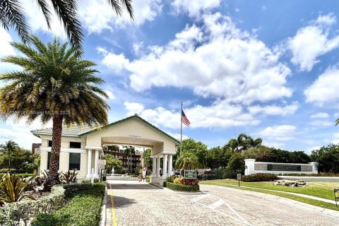 Condominio en venta en Tamarac, Florida, 2 dormitorios, 118.45 m2 № 1887296 - foto 2