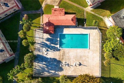 Condo in Miami, Florida, 2 bedrooms № 1975683 - photo 27