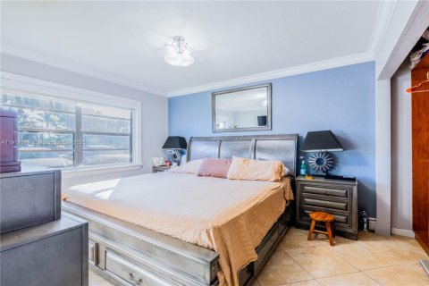 Condo in Miami, Florida, 2 bedrooms № 1975683 - photo 5