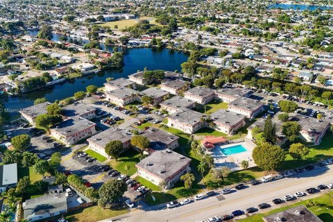 Condo in Miami, Florida, 2 bedrooms № 1975683 - photo 25