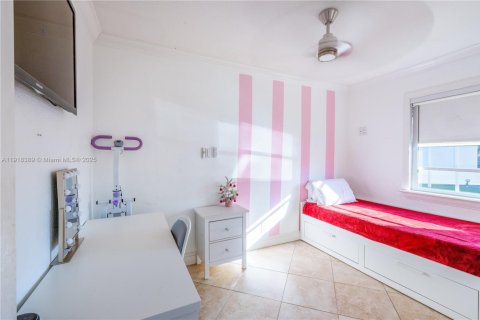 Condo in Miami, Florida, 2 bedrooms № 1975683 - photo 17