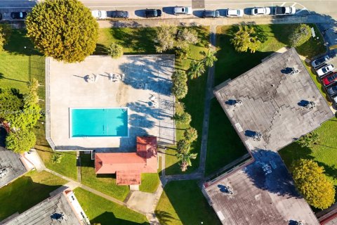 Condo in Miami, Florida, 2 bedrooms № 1975683 - photo 26