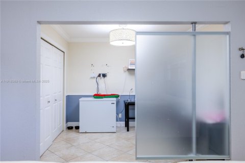 Condo in Miami, Florida, 2 bedrooms № 1975683 - photo 13