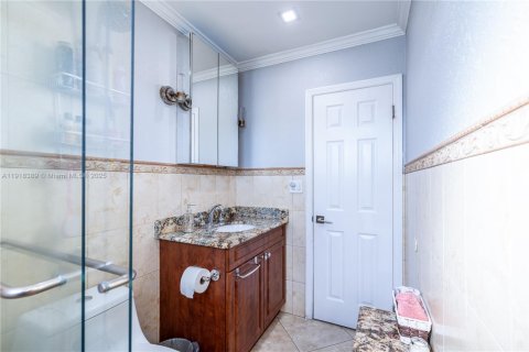 Condo in Miami, Florida, 2 bedrooms № 1975683 - photo 21