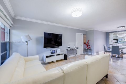Condo in Miami, Florida, 2 bedrooms № 1975683 - photo 11