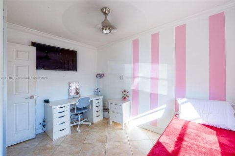 Condo in Miami, Florida, 2 bedrooms № 1975683 - photo 19