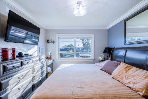 Condo in Miami, Florida, 2 bedrooms № 1975683 - photo 7