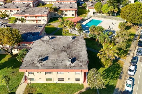 Condo in Miami, Florida, 2 bedrooms № 1975683 - photo 28