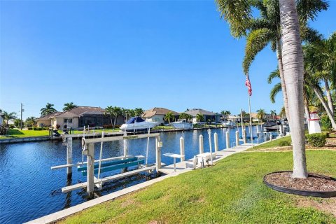 Villa ou maison à vendre à Punta Gorda, Floride: 3 chambres, 293.01 m2 № 2431802 - photo 4