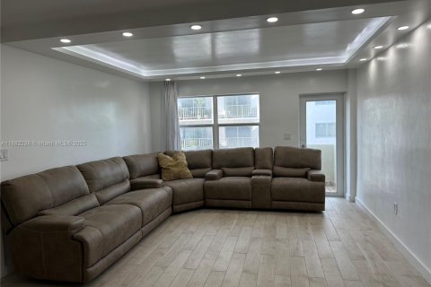 Condo in Miami Beach, Florida, 1 bedroom  № 1929451 - photo 13
