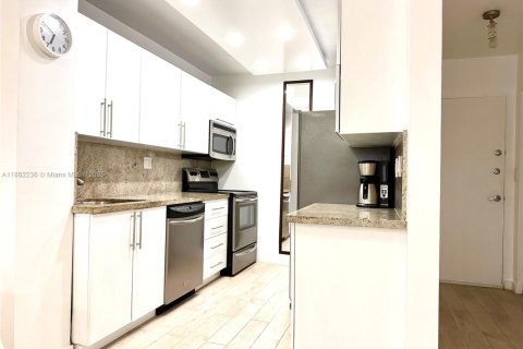 Condo in Miami Beach, Florida, 1 bedroom  № 1929451 - photo 3