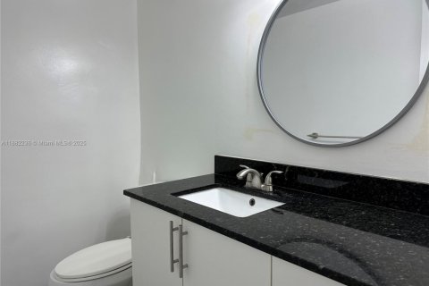 Condo in Miami Beach, Florida, 1 bedroom  № 1929451 - photo 20