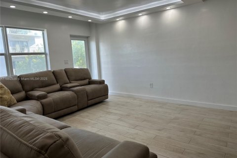 Condo in Miami Beach, Florida, 1 bedroom  № 1929451 - photo 18