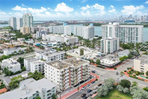 Condo in Miami Beach, Florida, 1 bedroom  № 1929451 - photo 25