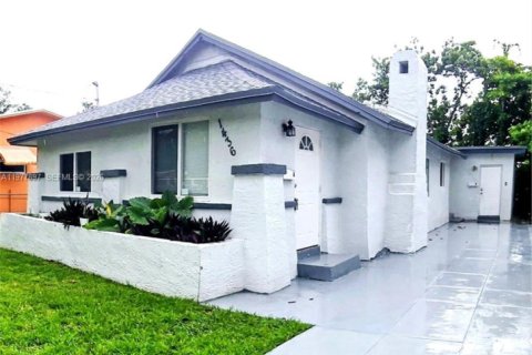 Commercial property in Miami, Florida 143.81 sq.m. № 2042442