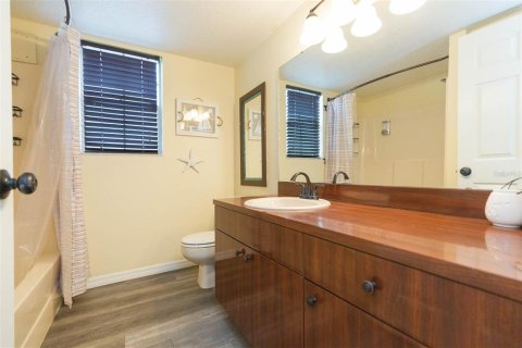 House in Tampa, Florida 5 bedrooms, 176.89 sq.m. № 1814989 - photo 21