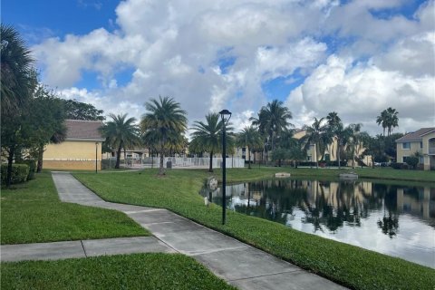 Condominio en alquiler en Davie, Florida, 2 dormitorios, 104.42 m2 № 1223610 - foto 1
