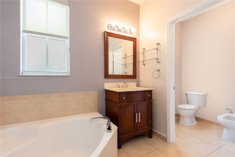 Touwnhouse à vendre à Doral, Floride: 3 chambres, 191.56 m2 № 1950789 - photo 19