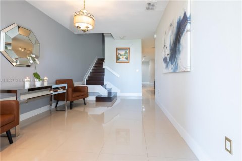 Touwnhouse à vendre à Doral, Floride: 3 chambres, 191.56 m2 № 1950789 - photo 3