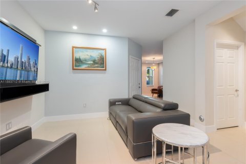 Touwnhouse à vendre à Doral, Floride: 3 chambres, 191.56 m2 № 1950789 - photo 9
