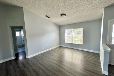Villa ou maison à louer à Leesburg, Floride: 3 chambres, 161.37 m2 № 2424199 - photo 4