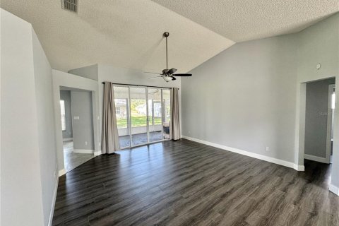 Villa ou maison à louer à Leesburg, Floride: 3 chambres, 161.37 m2 № 2424199 - photo 3