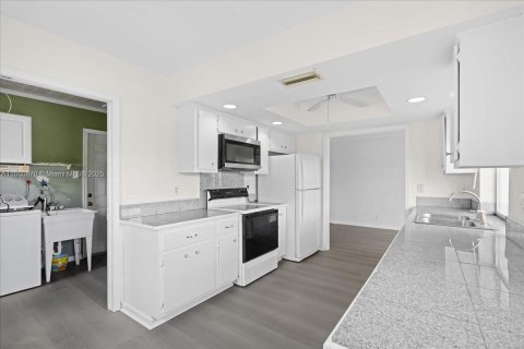 House in Margate, Florida 2 bedrooms, 130.06 sq.m. № 1891906 - photo 25
