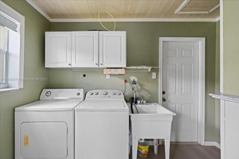 House in Margate, Florida 2 bedrooms, 130.06 sq.m. № 1891906 - photo 23