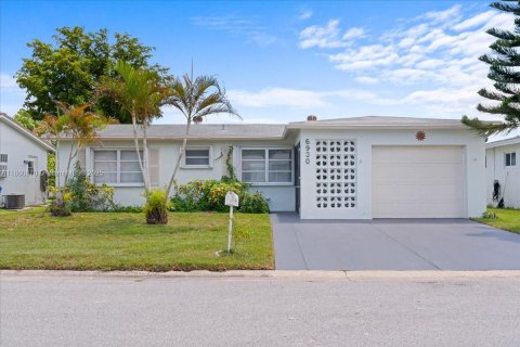 House in Margate, Florida 2 bedrooms, 130.06 sq.m. № 1891906 - photo 1