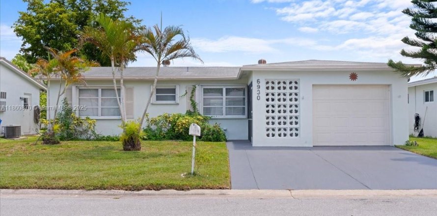 House in Margate, Florida 2 bedrooms, 130.06 sq.m. № 1891906
