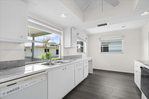 House in Margate, Florida 2 bedrooms, 130.06 sq.m. № 1891906 - photo 29