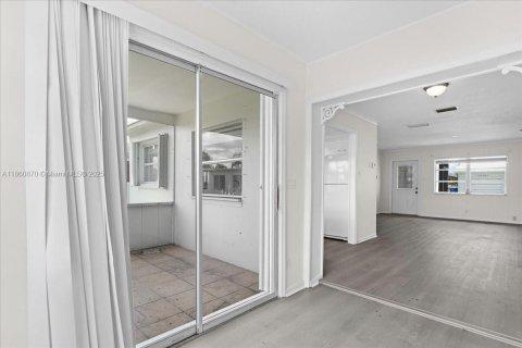 House in Margate, Florida 2 bedrooms, 130.06 sq.m. № 1891906 - photo 8