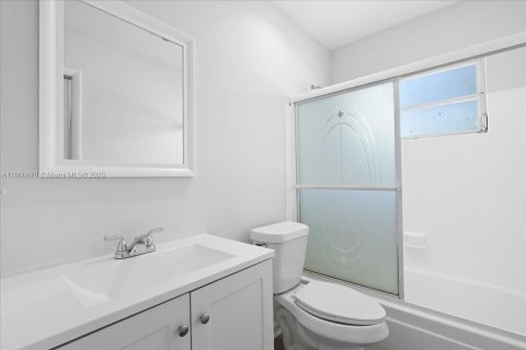 House in Margate, Florida 2 bedrooms, 130.06 sq.m. № 1891906 - photo 9