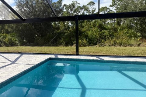 House in Port Charlotte, Florida 4 bedrooms, 154.03 sq.m. № 2127363 - photo 10
