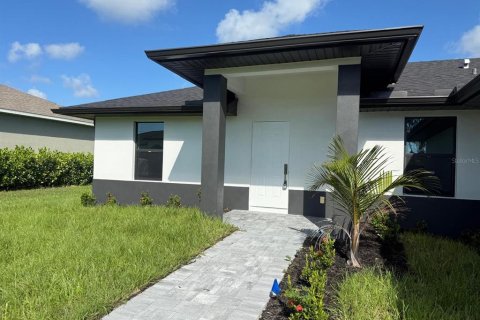 House in Port Charlotte, Florida 4 bedrooms, 154.03 sq.m. № 2127363 - photo 11