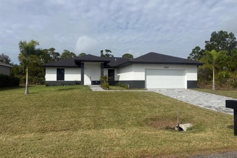 House in Port Charlotte, Florida 4 bedrooms, 154.03 sq.m. № 2127363 - photo 12