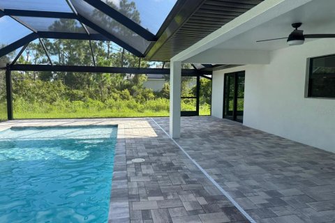 House in Port Charlotte, Florida 4 bedrooms, 154.03 sq.m. № 2127363 - photo 9