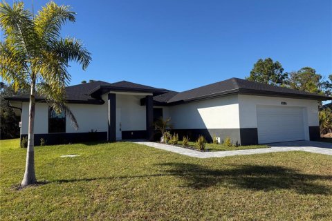 Villa ou maison à Port Charlotte, Floride 4 chambres, 154.03 m2 № 2127363