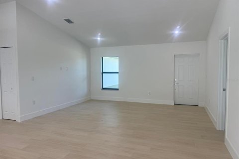 House in Port Charlotte, Florida 4 bedrooms, 154.03 sq.m. № 2127363 - photo 7