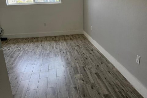 Copropriété à louer à Aventura, Floride: 1 chambre, 71.35 m2 № 2075237 - photo 4