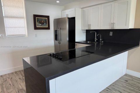 Copropriété à louer à Aventura, Floride: 1 chambre, 71.35 m2 № 2075237 - photo 2