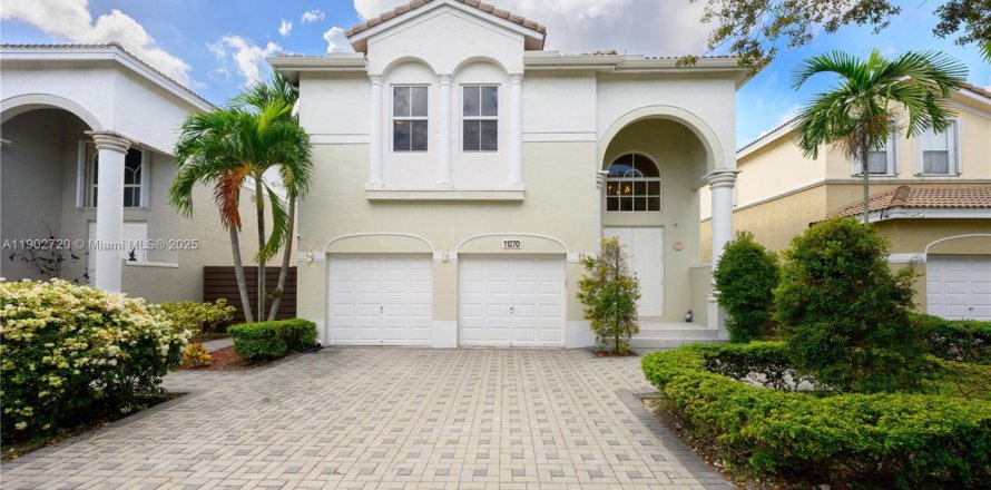 Casa en Doral, Florida 4 dormitorios, 246.01 m2 № 1955676