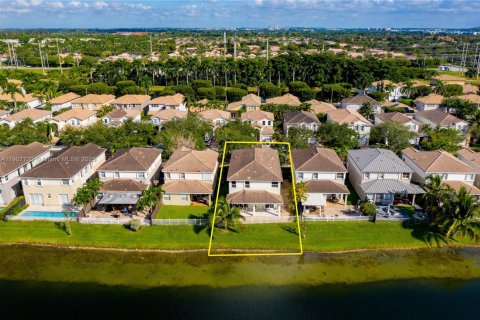 Casa en venta en Doral, Florida, 4 dormitorios, 246.01 m2 № 1955676 - foto 8