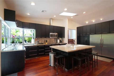 House in Key Biscayne, Florida 4 bedrooms, 316.15 sq.m. № 1957604 - photo 21