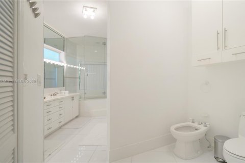 House in Key Biscayne, Florida 4 bedrooms, 316.15 sq.m. № 1957604 - photo 28