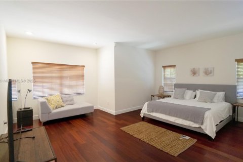 House in Key Biscayne, Florida 4 bedrooms, 316.15 sq.m. № 1957604 - photo 27